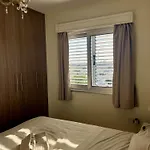 Mackenzie, * Larnaca