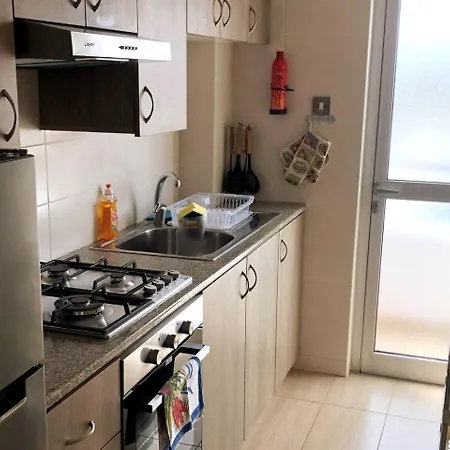 Mackenzie, * Λάρνακα