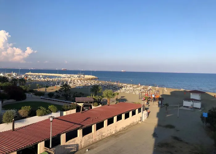 Mackenzie, * Ларнака